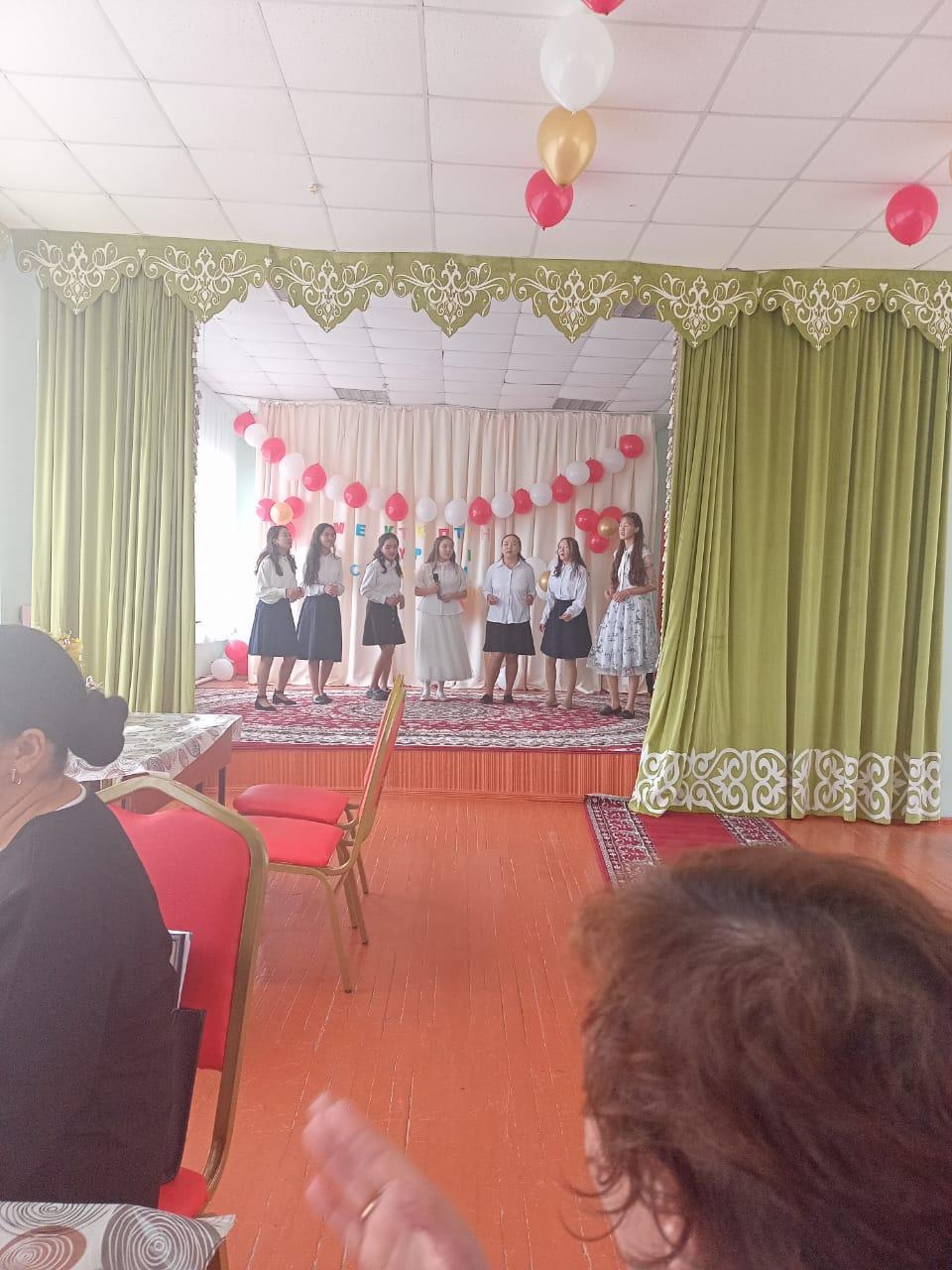 "Ұстаз ұлы тұлға" атты ұстаздар күніне арналған кеш