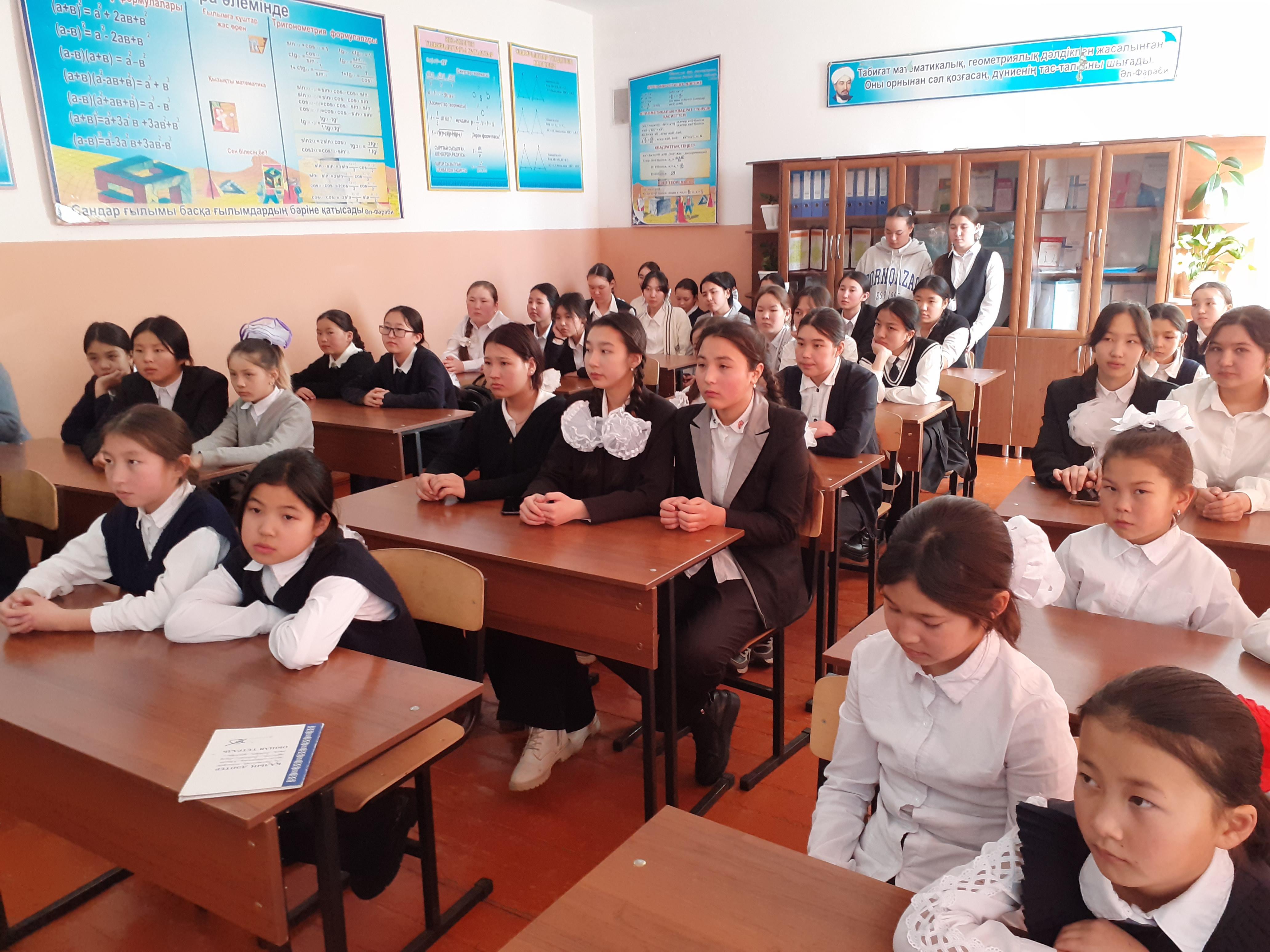 Қыздар жиналысы 5-11 сынып Қыздар ұйымының жетекшісі Омарова М